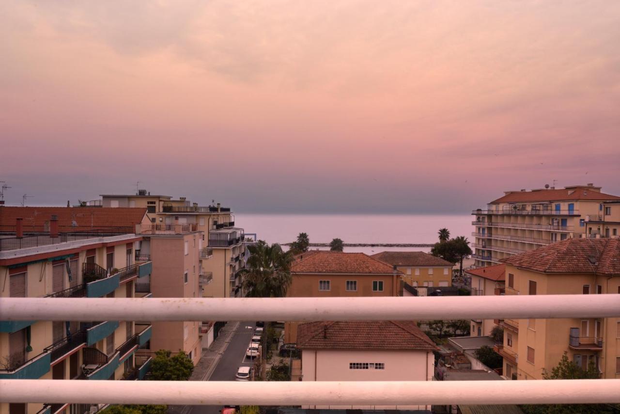 Hotel Ristorante La Marina Mhotelsgroup ซานบาร์โตโลเมโอ อัล มาเร ภายนอก รูปภาพ