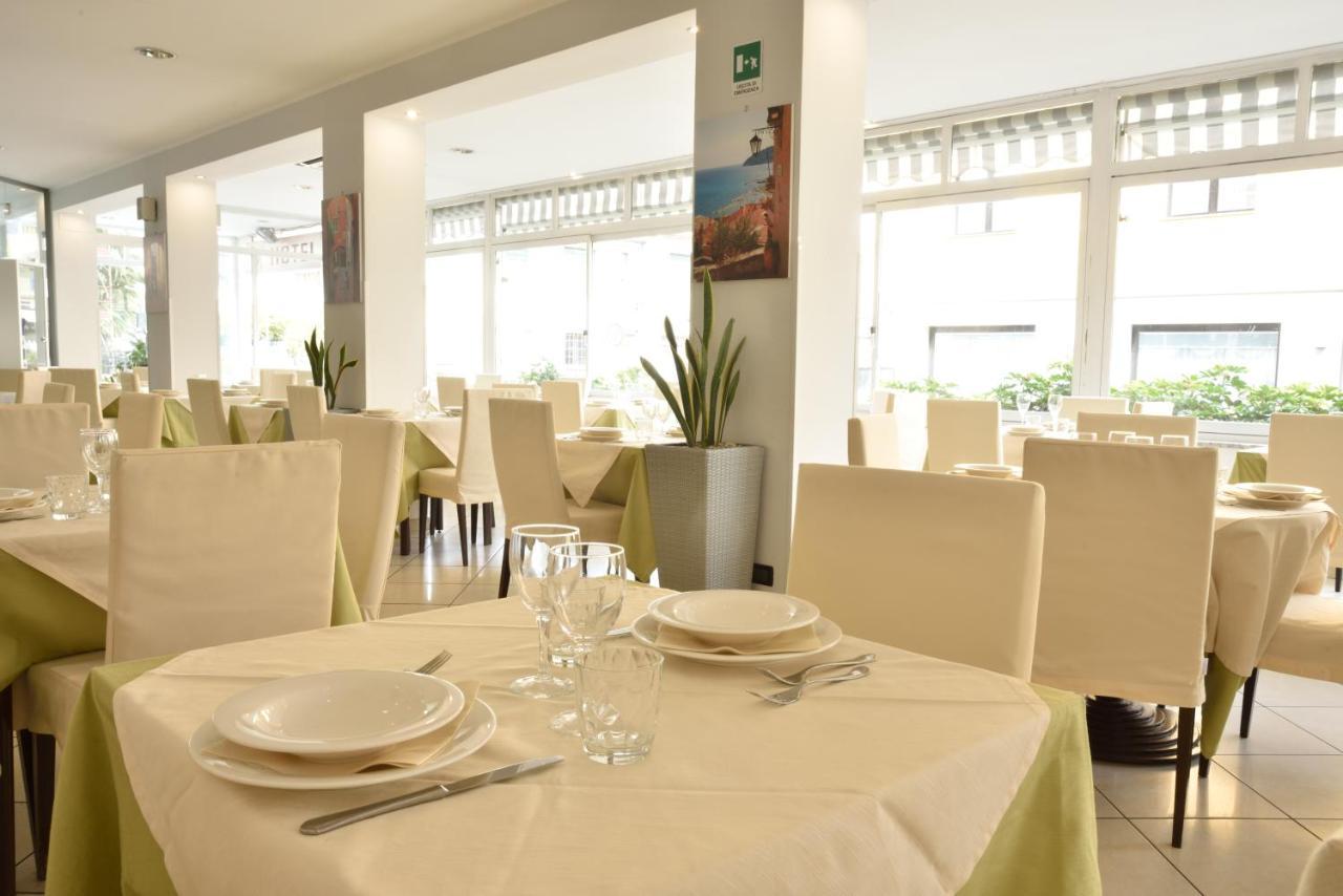 Hotel Ristorante La Marina Mhotelsgroup ซานบาร์โตโลเมโอ อัล มาเร ภายนอก รูปภาพ