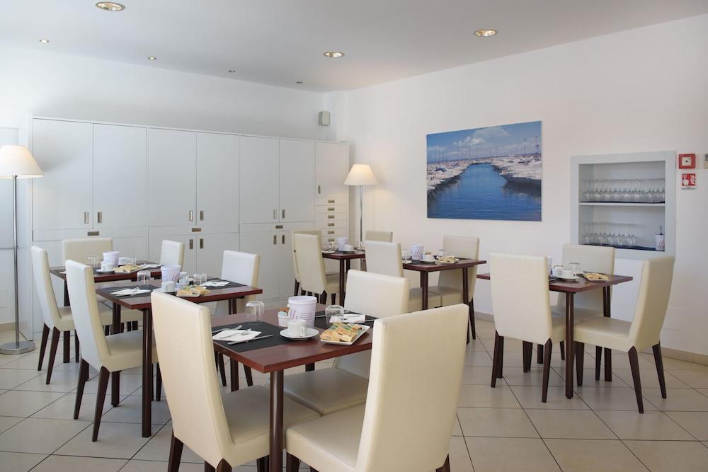 Hotel Ristorante La Marina Mhotelsgroup ซานบาร์โตโลเมโอ อัล มาเร ภายนอก รูปภาพ