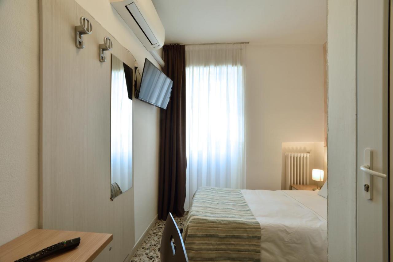 Hotel Ristorante La Marina Mhotelsgroup ซานบาร์โตโลเมโอ อัล มาเร ภายนอก รูปภาพ