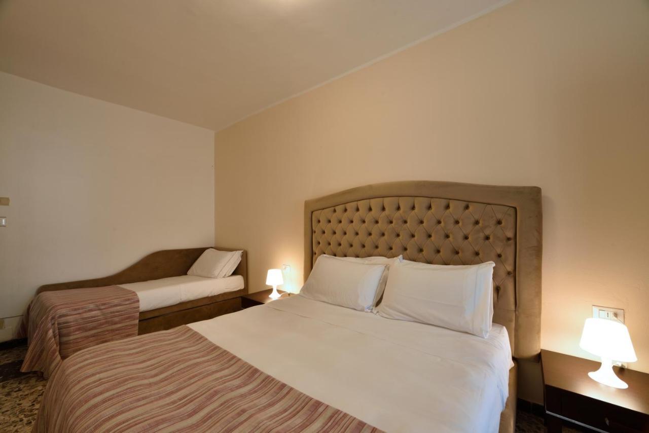 Hotel Ristorante La Marina Mhotelsgroup ซานบาร์โตโลเมโอ อัล มาเร ภายนอก รูปภาพ