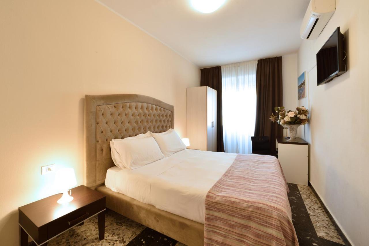 Hotel Ristorante La Marina Mhotelsgroup ซานบาร์โตโลเมโอ อัล มาเร ภายนอก รูปภาพ