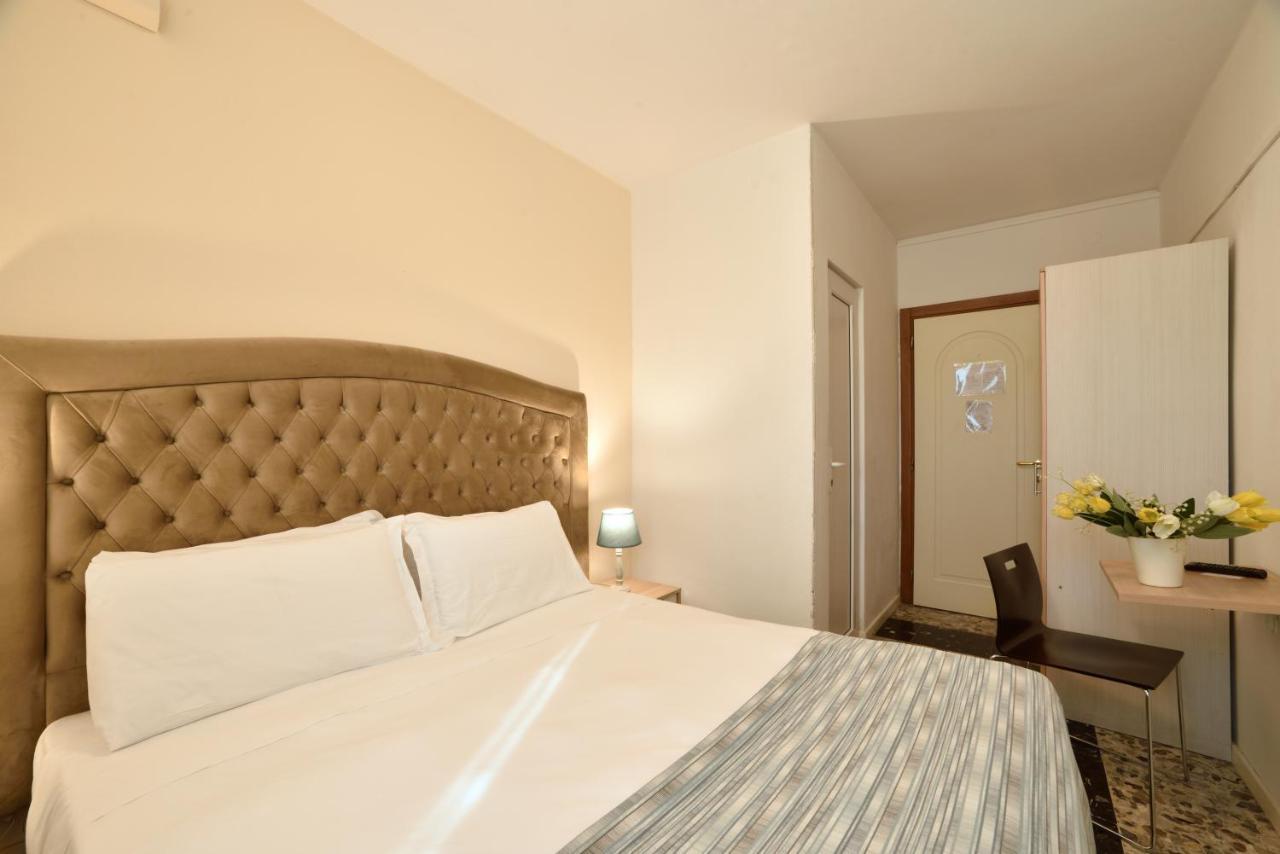 Hotel Ristorante La Marina Mhotelsgroup ซานบาร์โตโลเมโอ อัล มาเร ภายนอก รูปภาพ