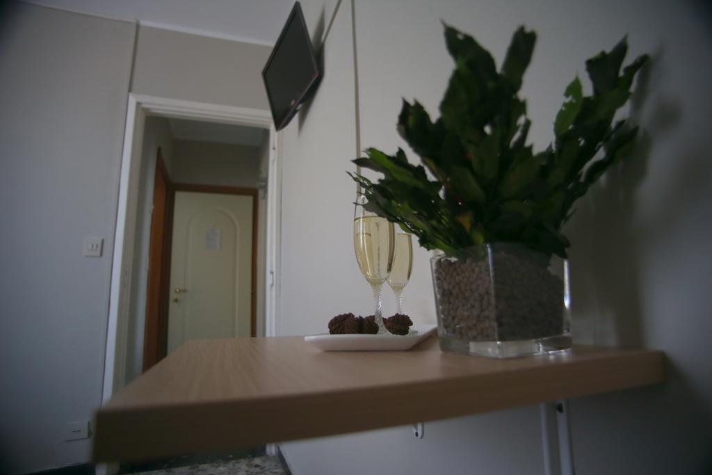 Hotel Ristorante La Marina Mhotelsgroup ซานบาร์โตโลเมโอ อัล มาเร ภายนอก รูปภาพ